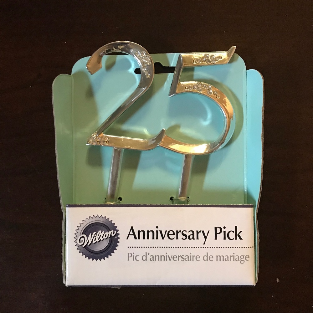 Wilton “25” Silver Cake Pick Topper Decoration NWT